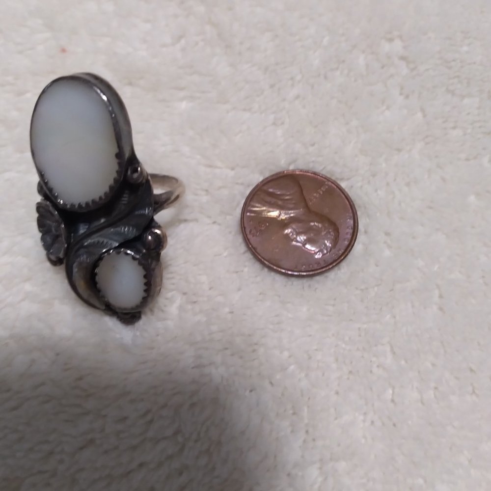 LARGE MOTHER OF PEARL RING - Picture 3 of 3